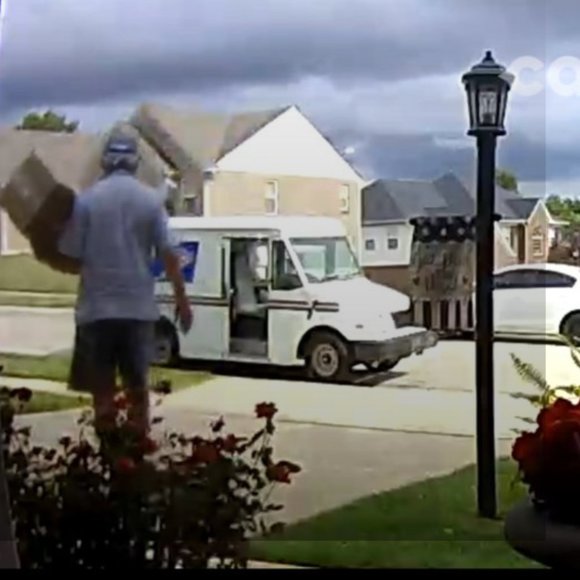 Custom Curated Fly Mommy ❣️ Bundle exc-nwt items - 5 lb Posh Box - Fast ship!🛫 - Picture 4 of 4